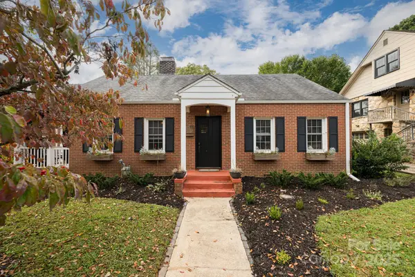 11 Colonial Place, Asheville, NC 28804