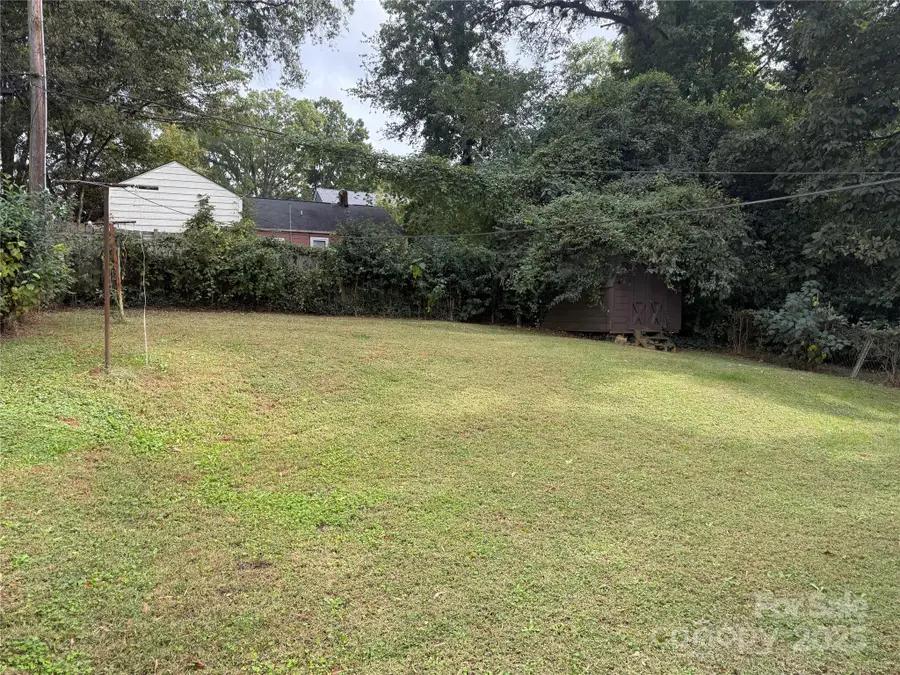 2618 Roslyn Avenue, Charlotte, NC 28208 - Image #2