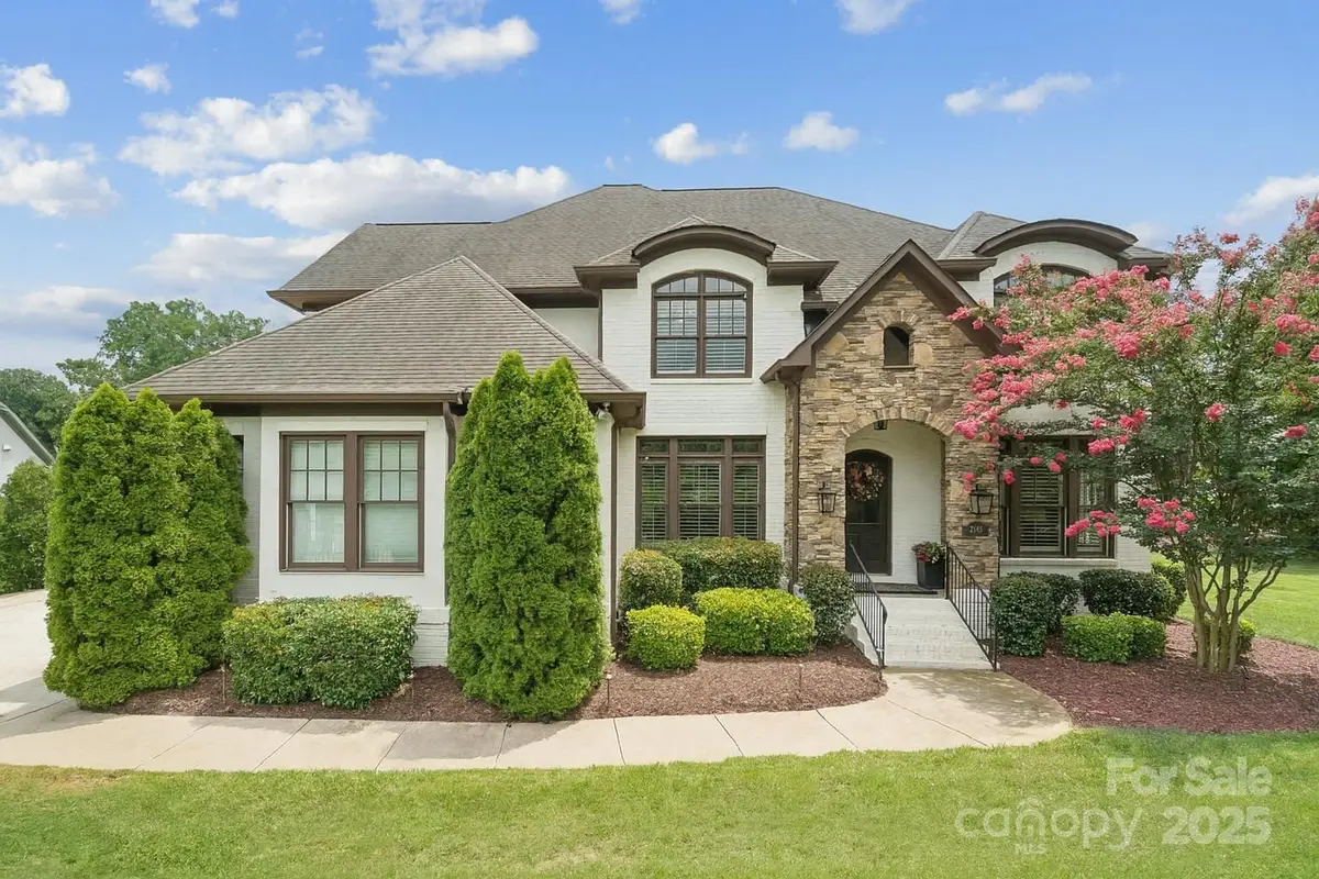 2145 Foxcroft Woods Lane, Charlotte, NC 28211 - Image #1