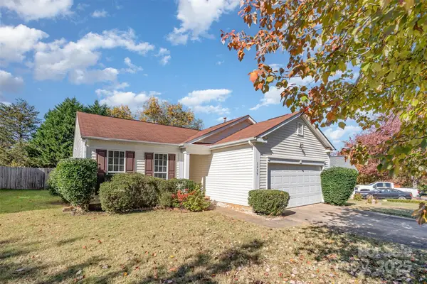 6615 Wandering Creek Drive, Charlotte, NC 28216