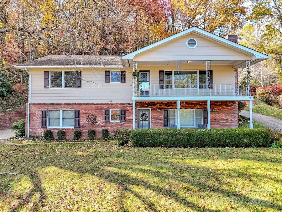 930 Scenic Circle, Waynesville, NC 28786 - Image #2