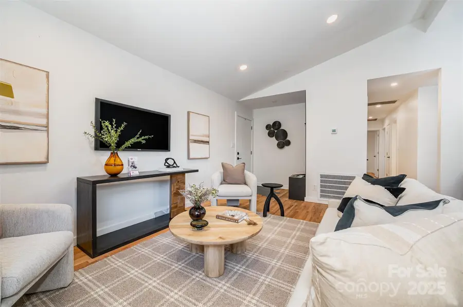 4042 Whipple Place, Charlotte, NC 28215 - Image #2