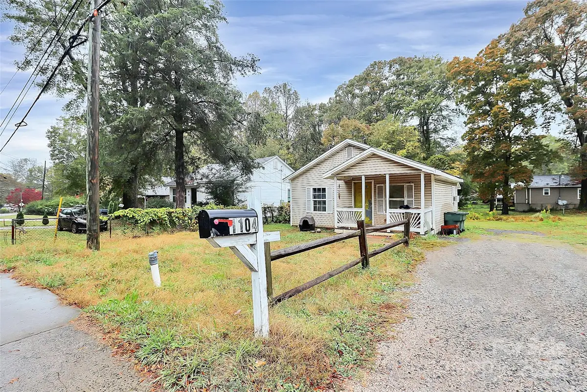 1104 W Davidson Avenue, Gastonia, NC 28052 - Image #1