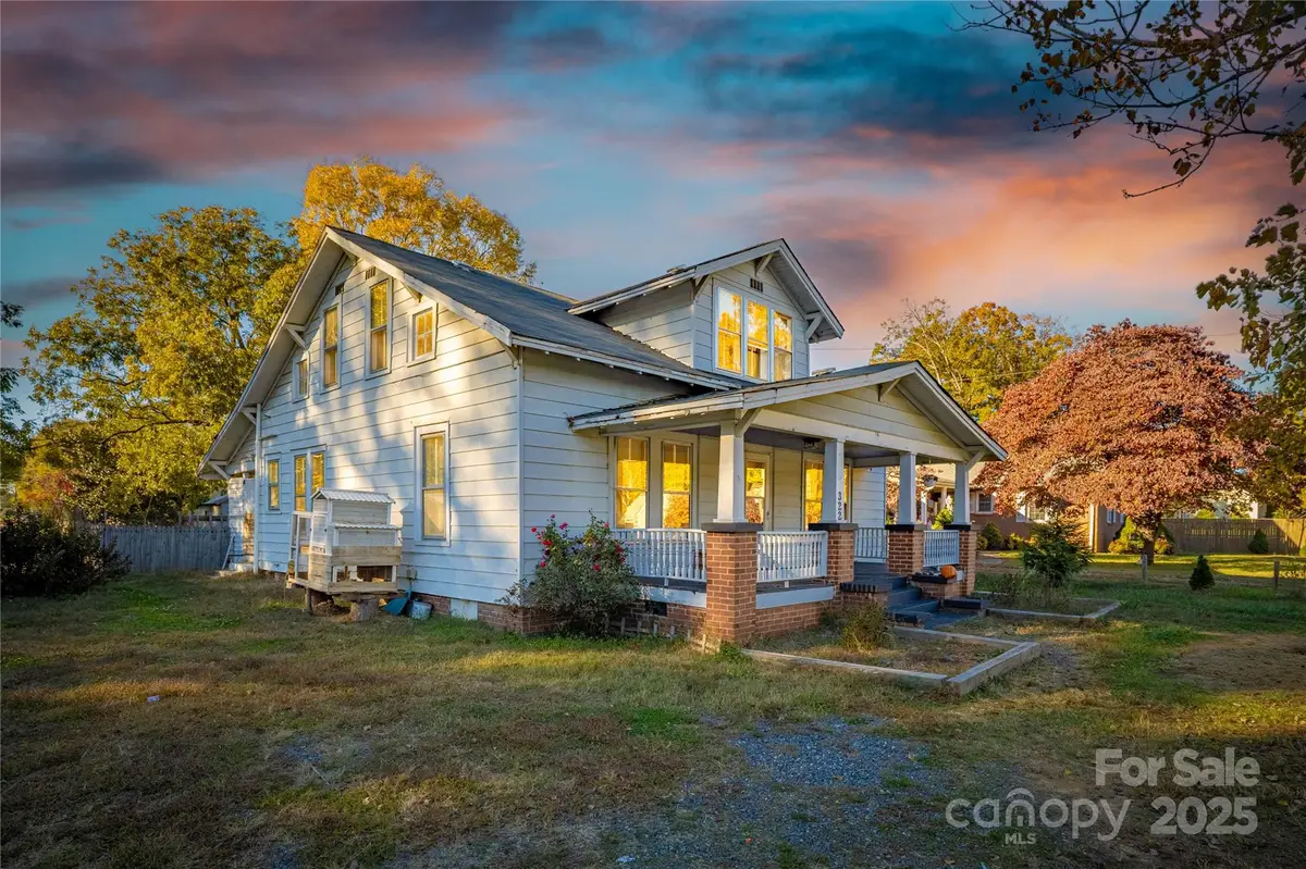 322 7th Street Sw, Taylorsville, NC 28681 - Image #1