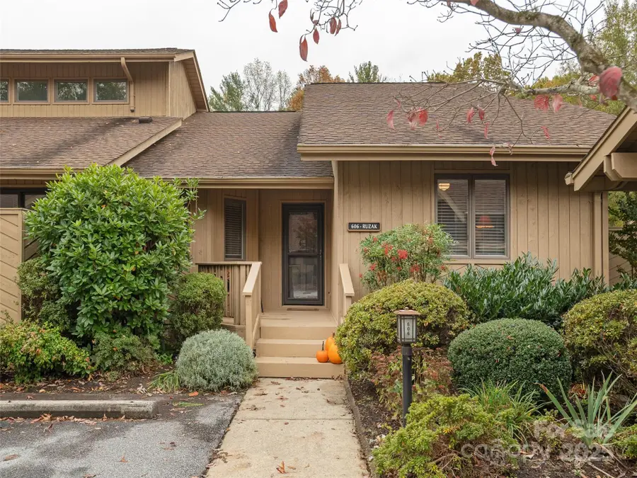 606 Red Oak Drive, Hendersonville, NC 28791 - Image #2