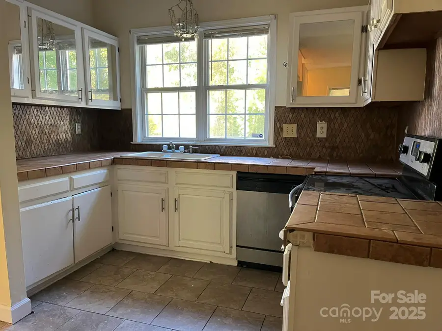 3437 Sunset Road, Charlotte, NC 28216 - Image #3