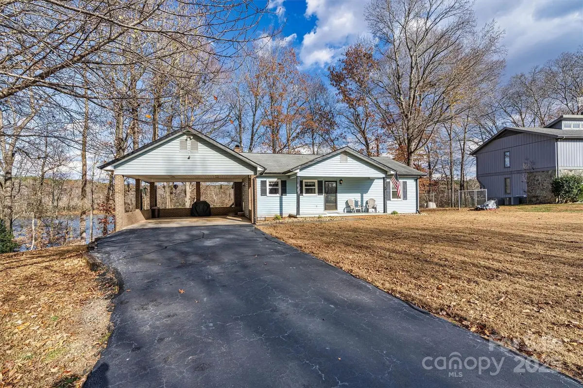 6072 Lookout Heights Drive, Claremont, NC 28610 - Image #1