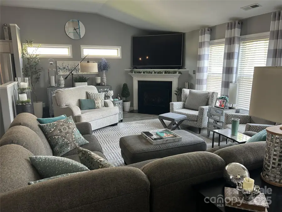 318 Bungalow Drive, New Bern, NC 28562 - Image #3