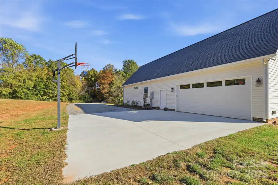 3059 Sandy Springs Road, Harmony, NC 28634 - Image #2