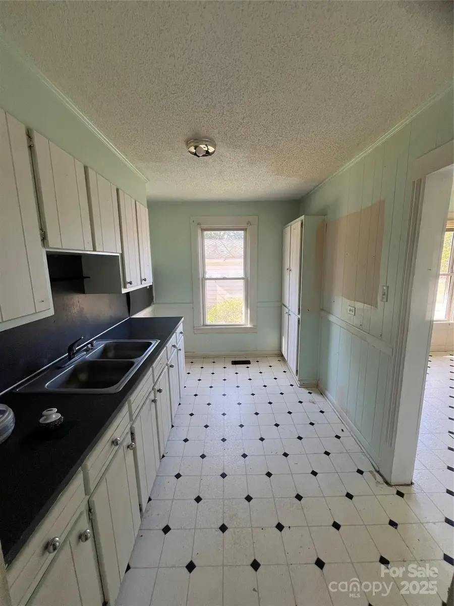 805 W Church Street W, Cherryville, NC 28021 - Image #3