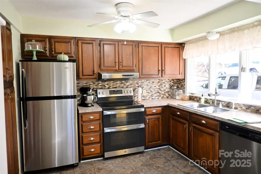 120 Candle Street, West Jefferson, NC 28694 - Image #3