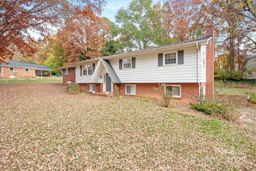 3010 7th Street Drive Ne, Hickory, NC 28601 - Image #2