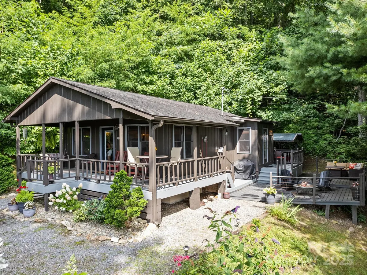 318 Grapevine Cove, Waynesville, NC 28785 - Image #1