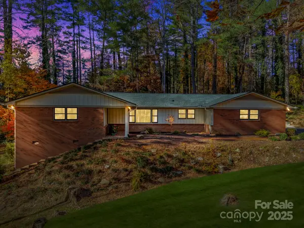 228 Raintree Drive, Hendersonville, NC 28791