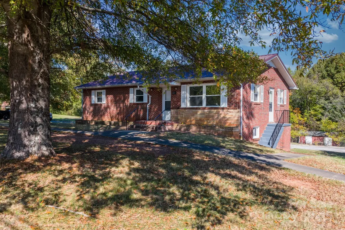 831 21st Street Drive Se, Hickory, NC 28602 - Image #1