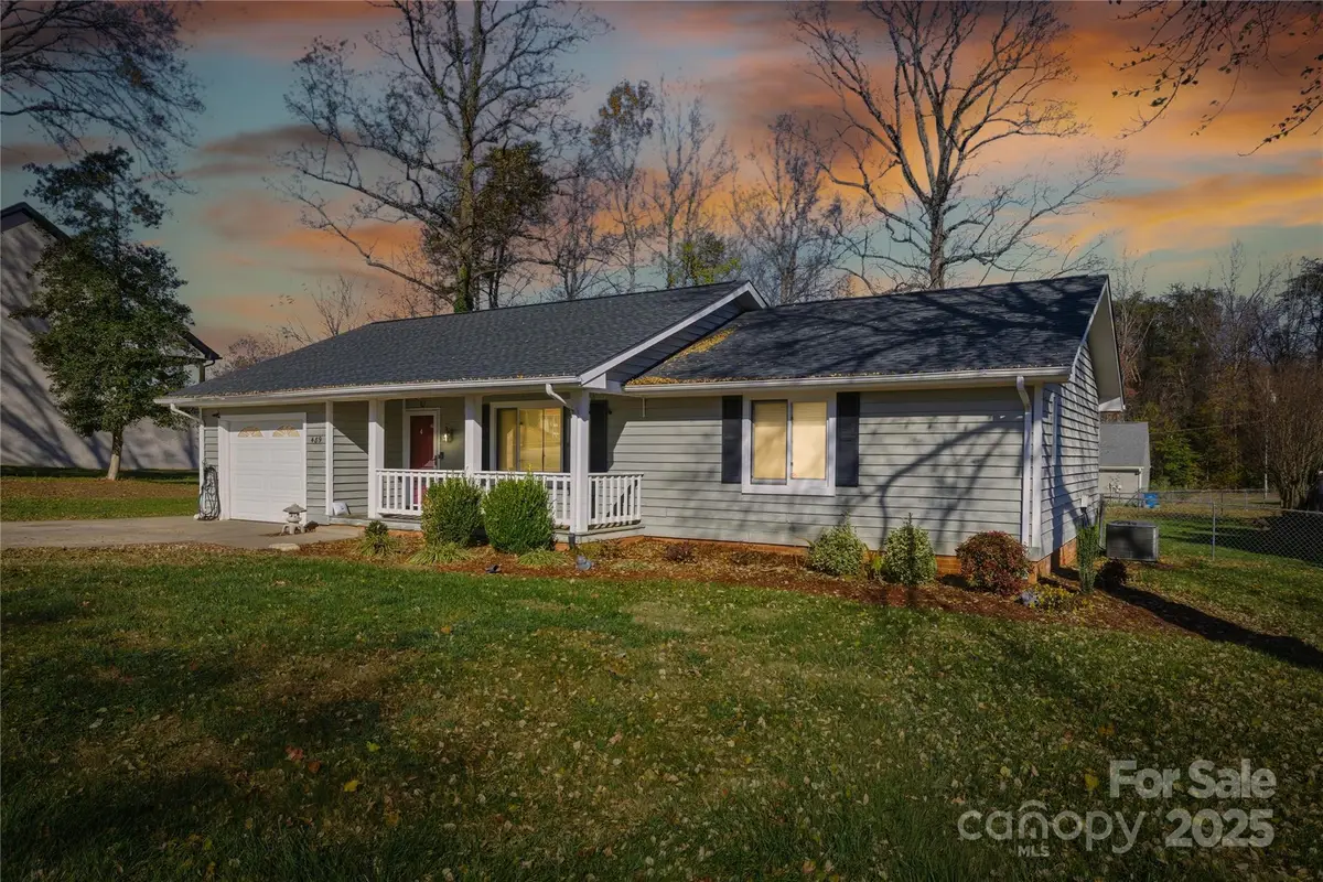 489 14th Avenue Drive Ne, Hickory, NC 28601 - Image #1