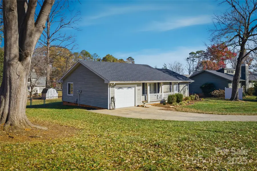 489 14th Avenue Drive Ne, Hickory, NC 28601 - Image #2