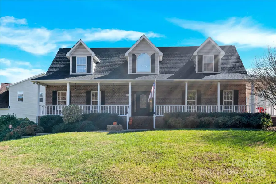 2441 27th Avenue Circle Ne, Hickory, NC 28601 - Image #2