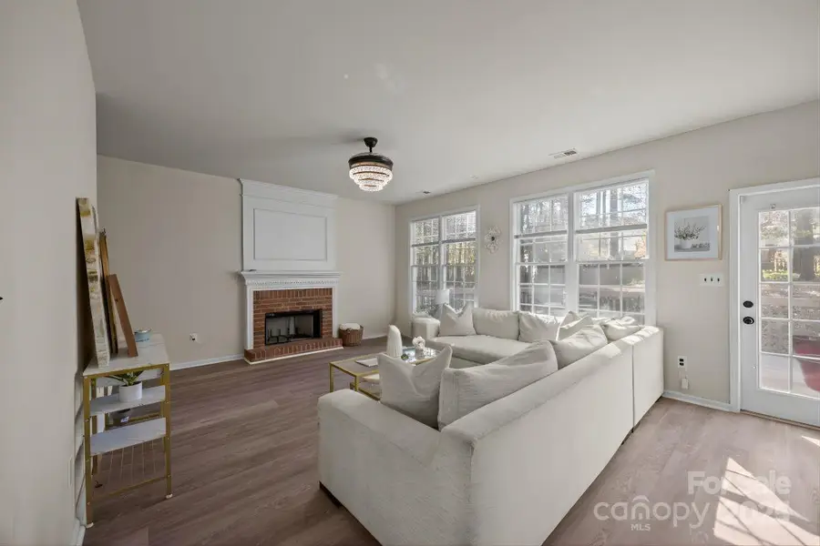 7708 Harrington Woods Road, Charlotte, NC 28269 - Image #3