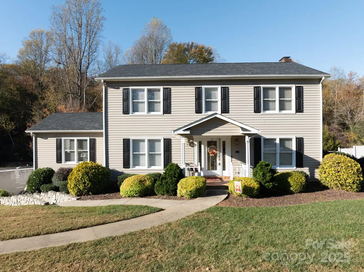 921 Plantation Drive Ne, Lenoir, NC 28645 - Image #1