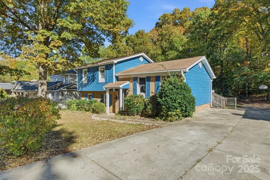 814 Dobson Drive, Charlotte, NC 28213 - Image #2