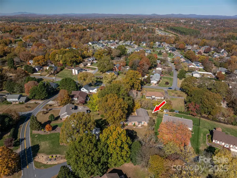 991 36th Avenue Court Ne, Hickory, NC 28601 - Image #3
