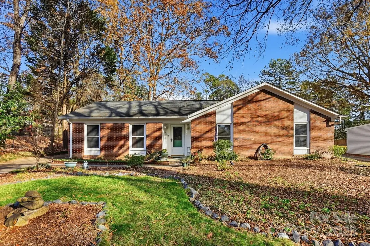 6309 Pineburr Road, Charlotte, NC 28211 - Image #1