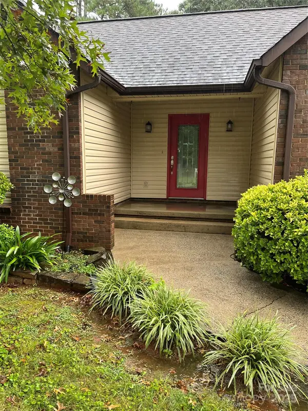 1704 Knightbridge Drive, Newton, NC 28658