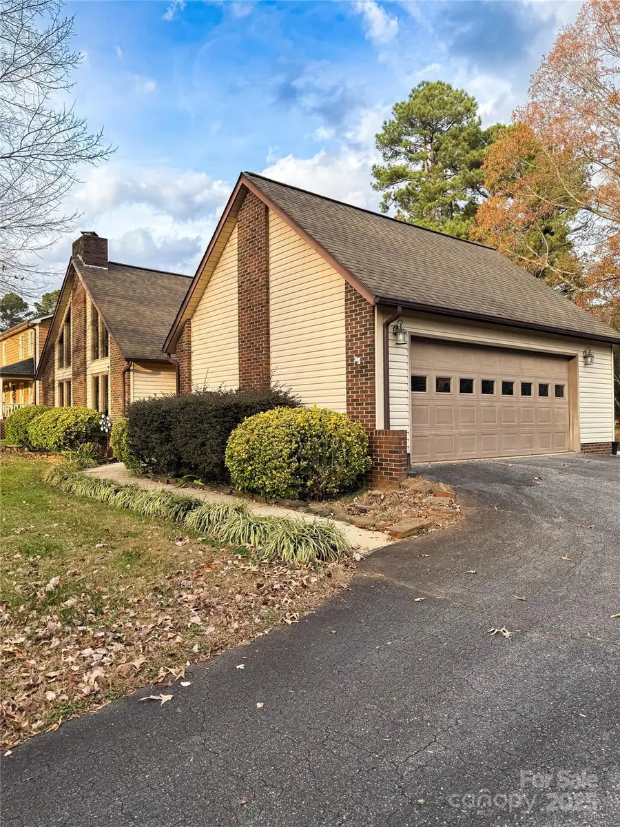 1704 Knightbridge Drive, Newton, NC 28658 - Image #2