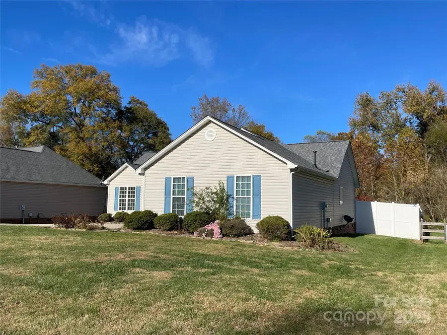 4040 Hereford Lane, Dallas, NC 28034 - Image #2