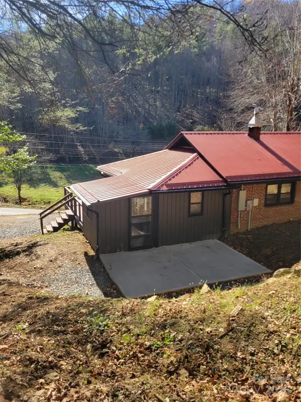 2162 S Big Horse Creek Road, Lansing, NC 28643