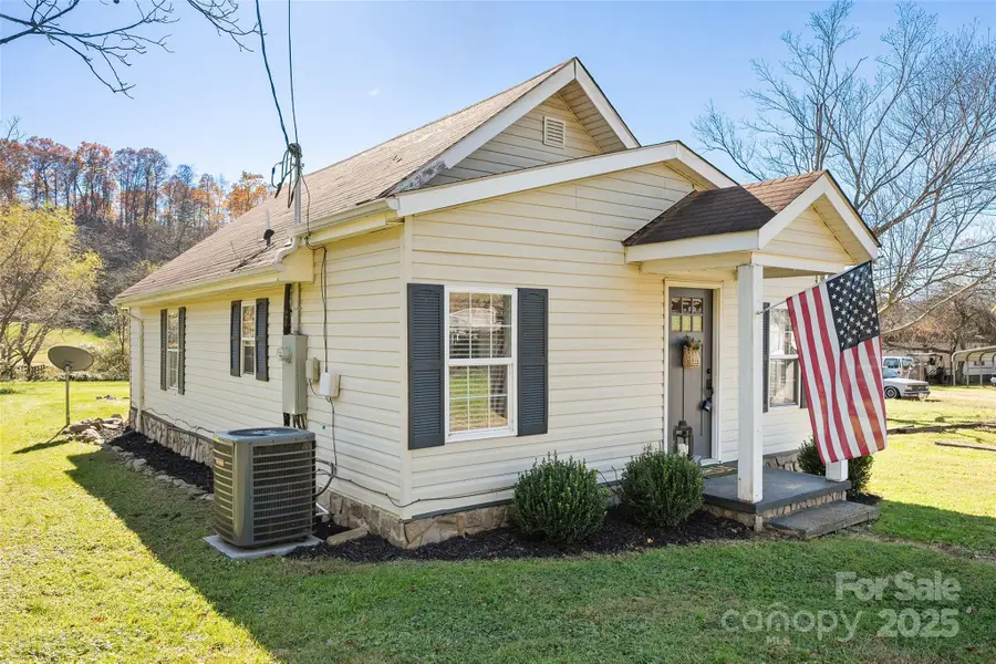 92 Wachayu Drive, Clyde, NC 28721 - Image #2