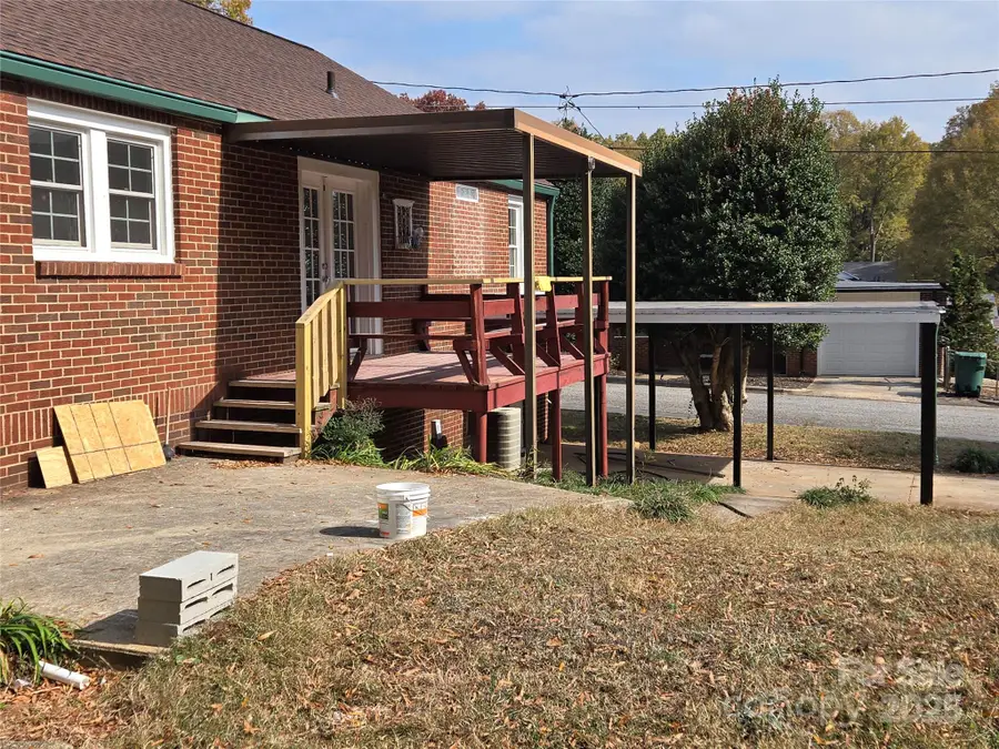 221 E Herman Street, Newton, NC 28658 - Image #3