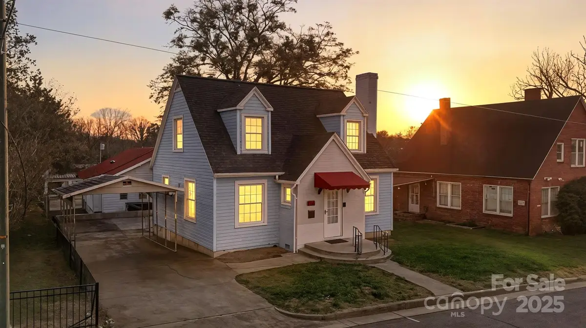 323 4th Street Place Sw, Hickory, NC 28602 - Image #1