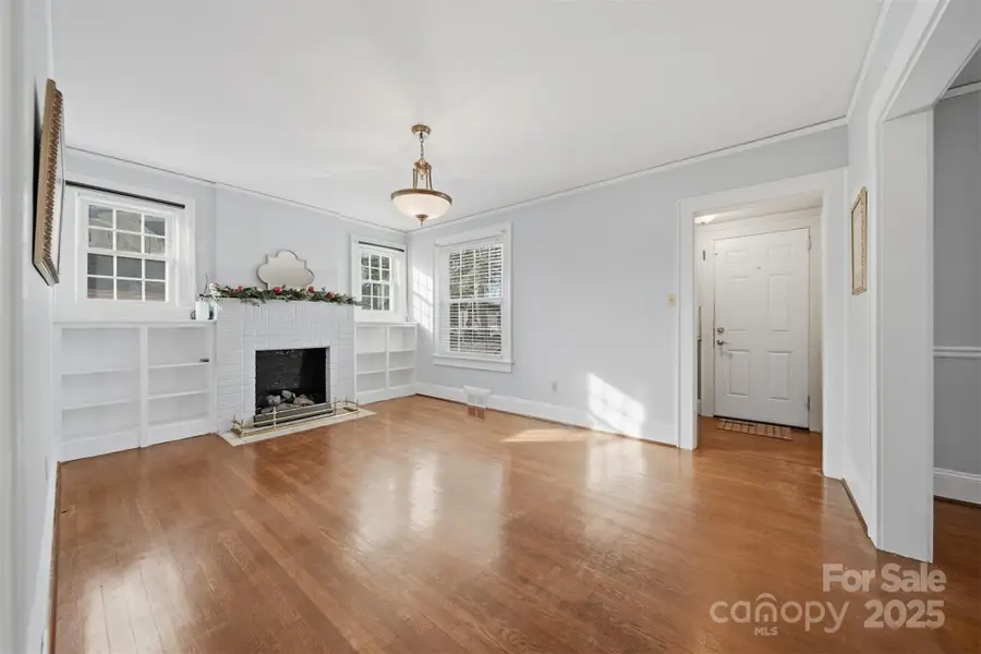 323 4th Street Place Sw, Hickory, NC 28602 - Image #2