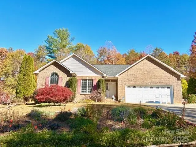3724 26th Street Drive Ne, Hickory, NC 28601 - Image #1