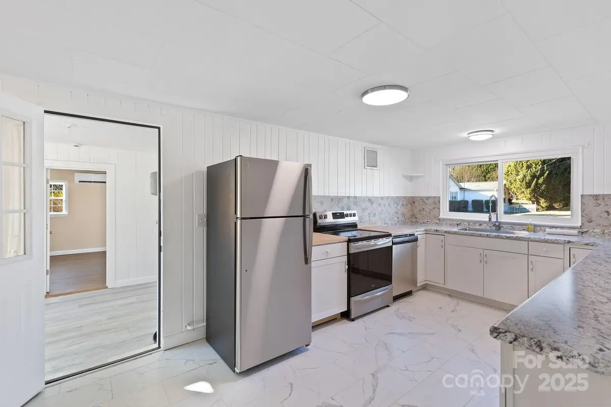 422 Hebron Road, Hendersonville, NC 28739 - Image #1