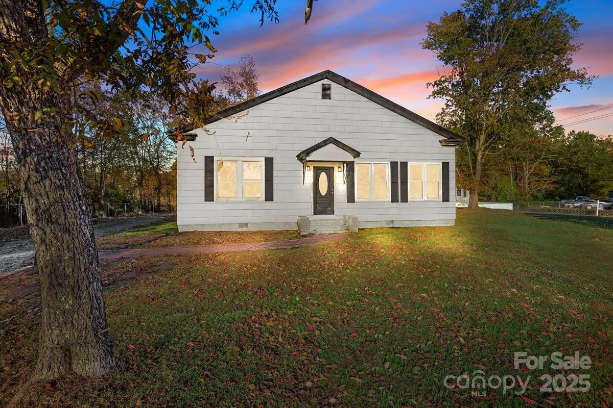 401 Julius Chambers Avenue, Mount Gilead, NC 27306 - Image #1