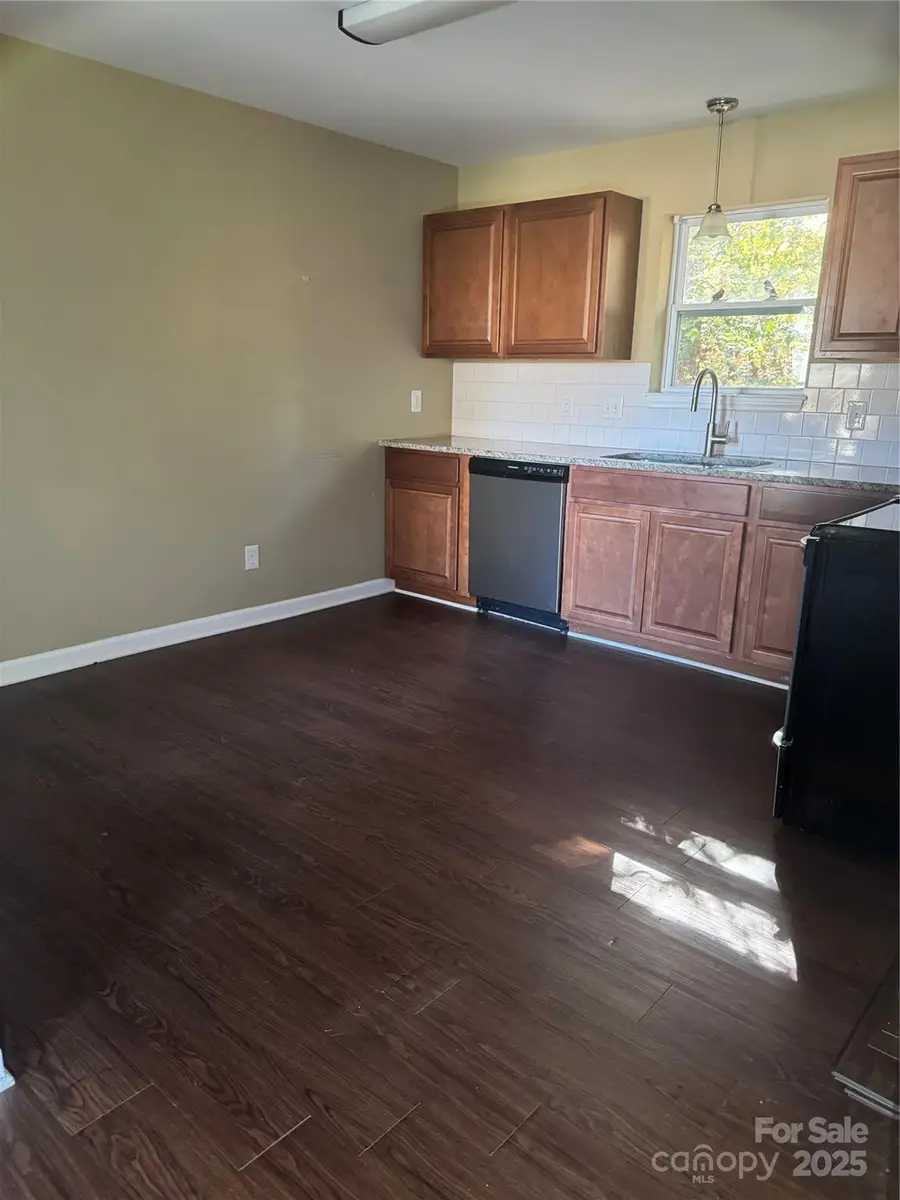 918 Breezewood Drive, Charlotte, NC 28262 - Image #3