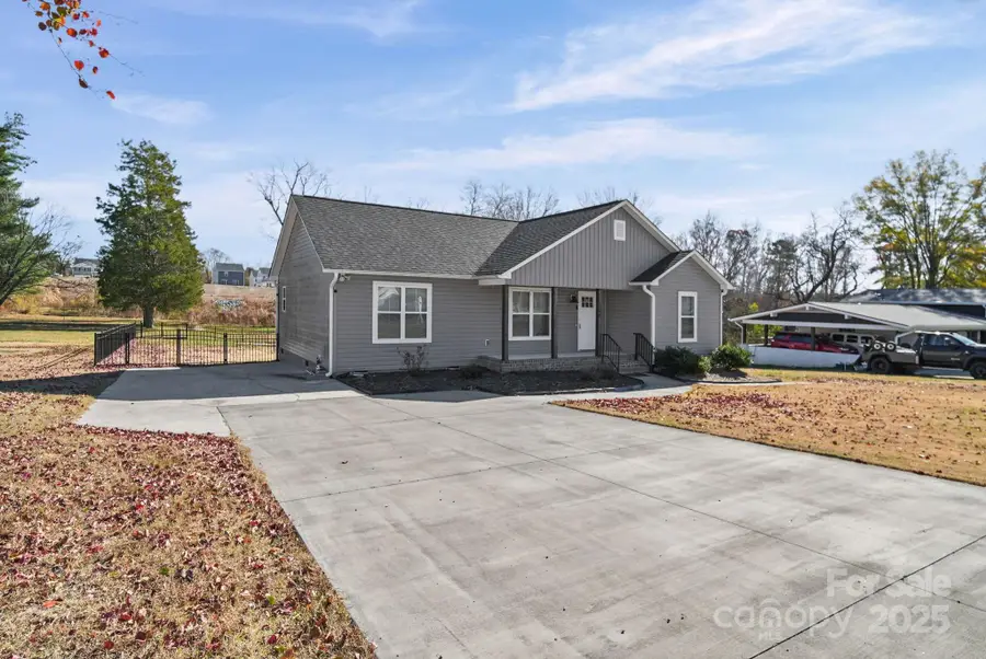 105 Hillside Drive, Thomasville, NC 27360 - Image #2