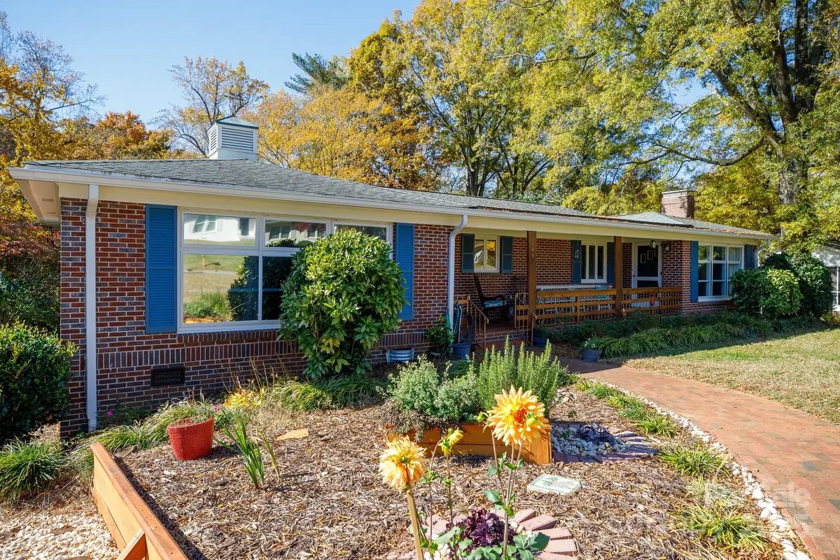 145 21st Avenue Nw, Hickory, NC 28601 - Image #1