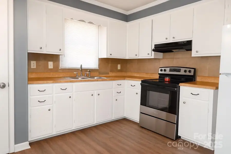 1300 Pondella Drive, Charlotte, NC 28213 - Image #2