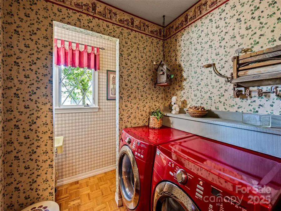 134 Lone Oak Drive, Clyde, NC 28721 - Image #2