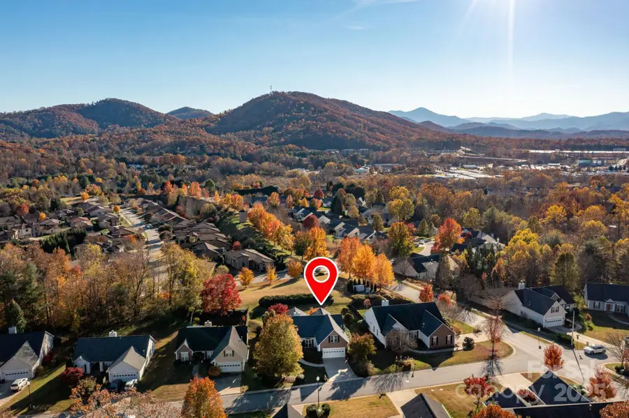 207 Farm Creek Drive E, Asheville, NC 28806 - Image #2