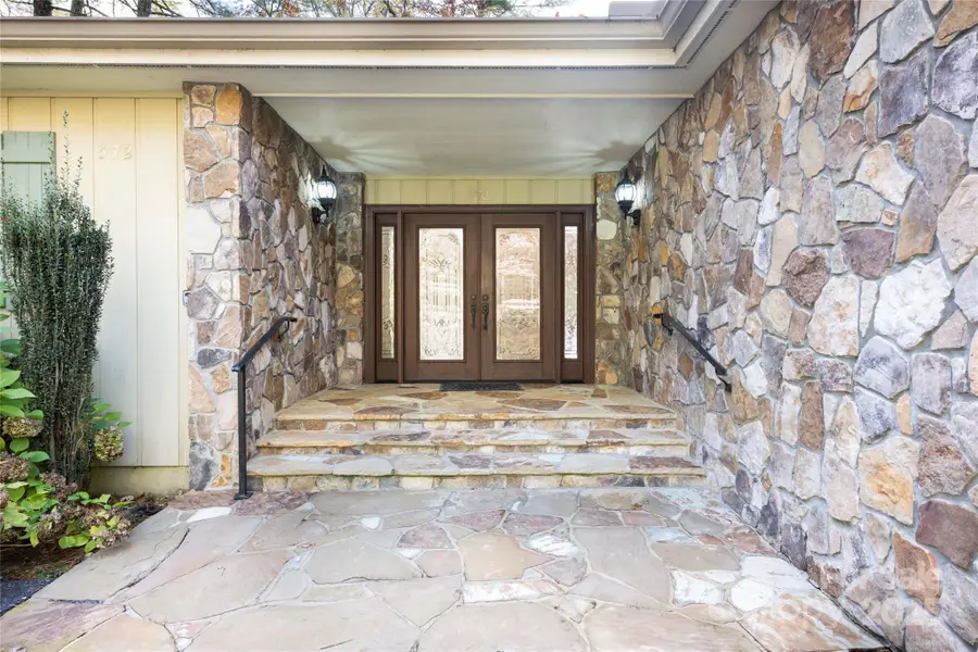 572 N East Shore Drive, Lake Toxaway, NC 28747 - Image #2