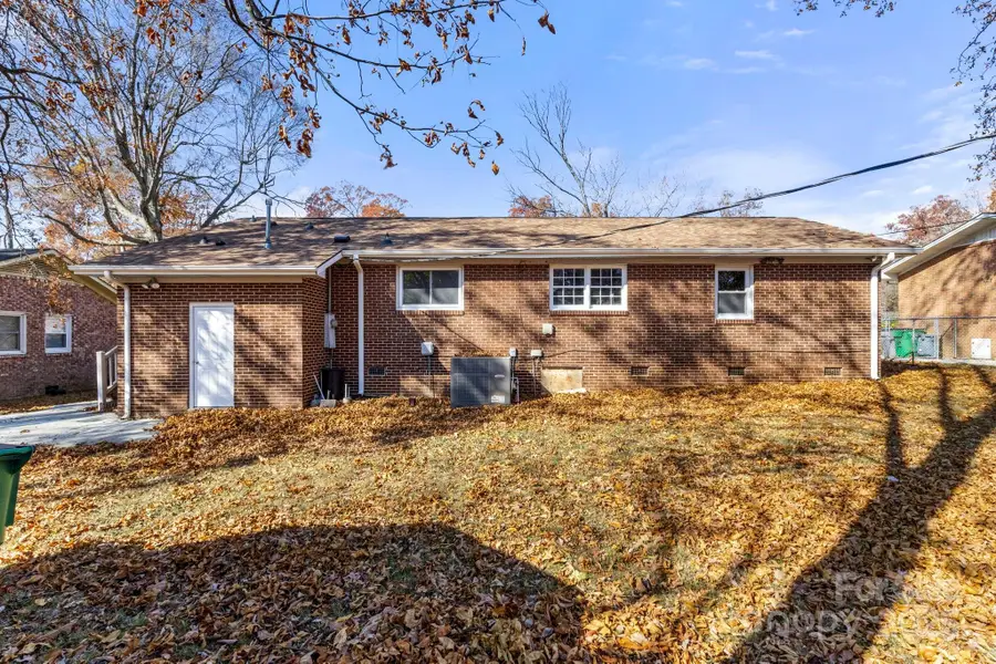 844 Squirrel Hill Road, Charlotte, NC 28213 - Image #2