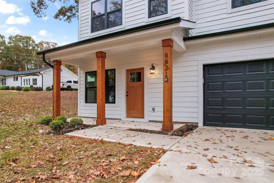 8821 Dogwood Drive, Charlotte, NC 28215 - Image #2