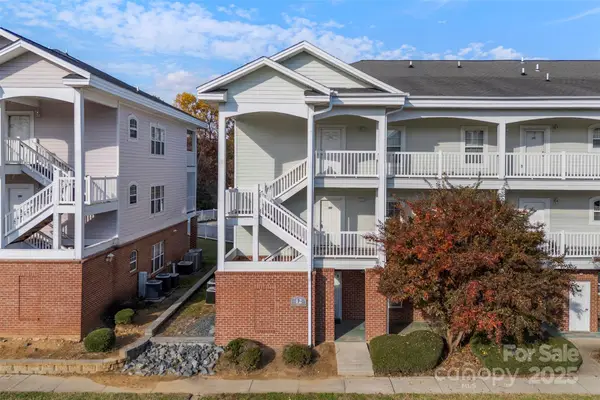 9271 Meadow Vista Road, Charlotte, NC 28213