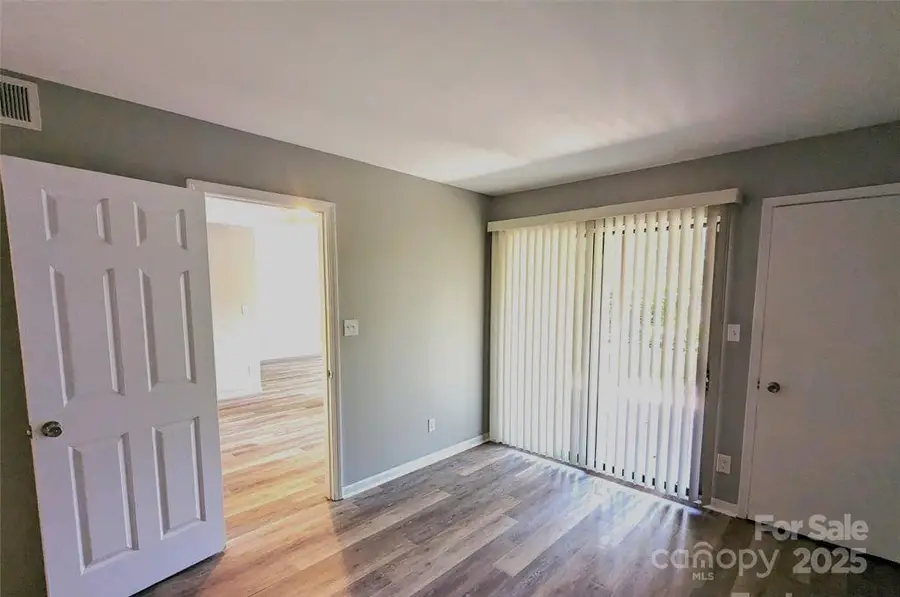 8021 Cedar Glen Drive, Charlotte, NC 28212 - Image #3