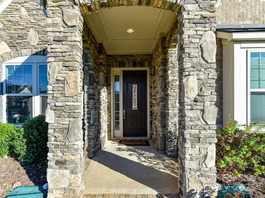 401 Hollyhock Drive, Matthews, NC 28104 - Image #2